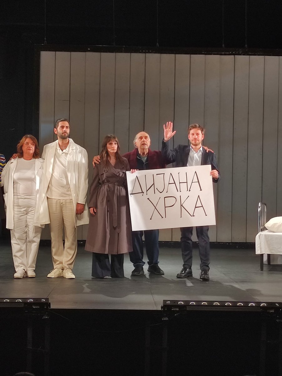 Glumci Ateljea 212, večeras.

Ljudi...