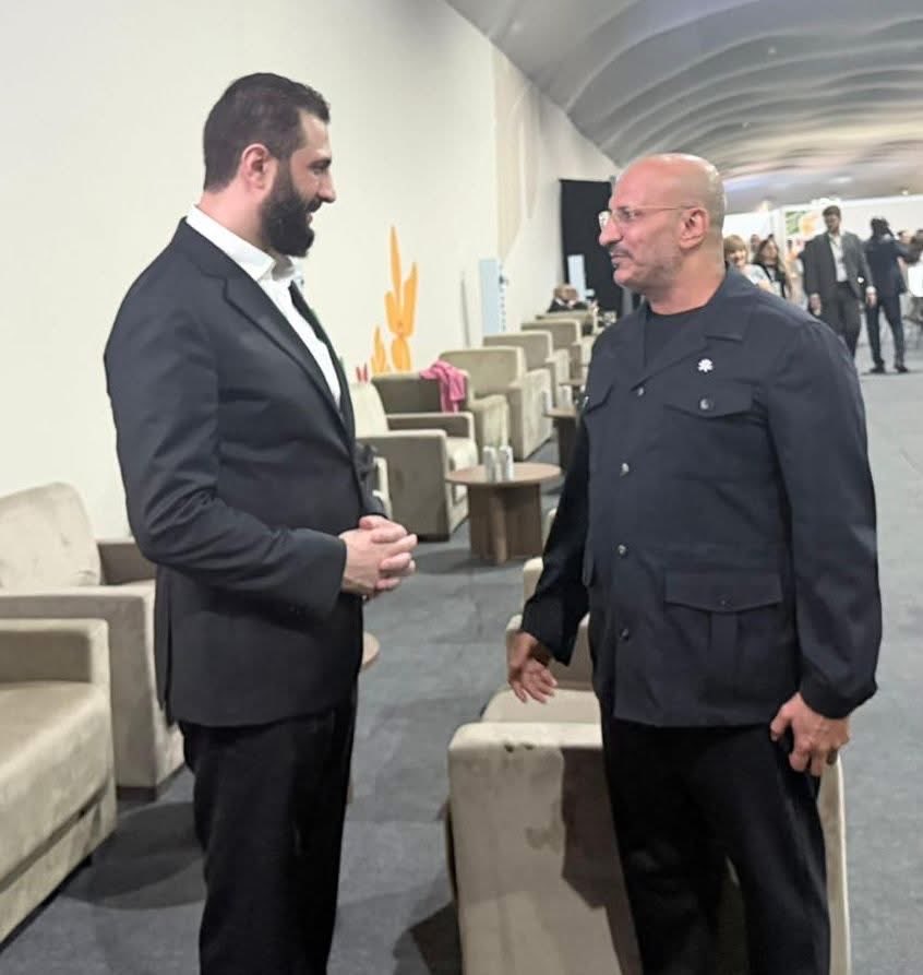 مالهم مستحيين من بعض ..
هكذا عندما يلتقي المفاضيح وكل واحد عارف بنفسه وبالثاني