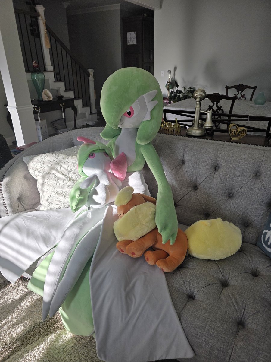 fatbottomelf's tweet image. Got another member to the family
#gardevoir #ralts #flareon