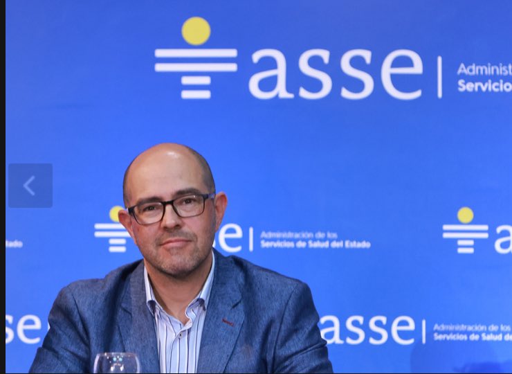 EPreve's tweet image. 🔴 AHORA

✔️La Junta
anticorrupción (JUTEP) definió que "no existe incompatibilidad" con la actividad pública y privada” en el caso del presidente de ASSE, Álvaro Danza.

✔️Según el organismo “no existe incompatibilidad entre el ejercicio de la presidencia de ASSE y el desempeño…