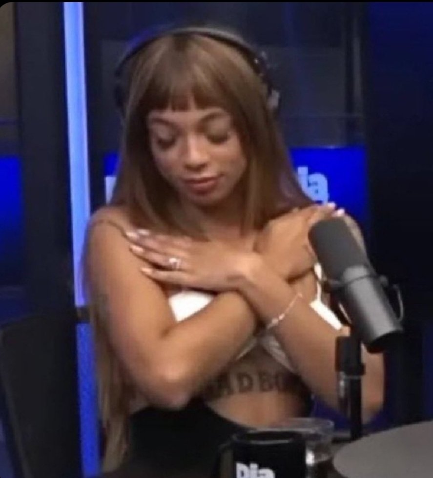 mayconjuanes's tweet photo. @rihannacervy Pois acredite kkkk e ela ainda age como se nunca tivesse tocado num microfone. https://t.co/NsfaJmTTUj