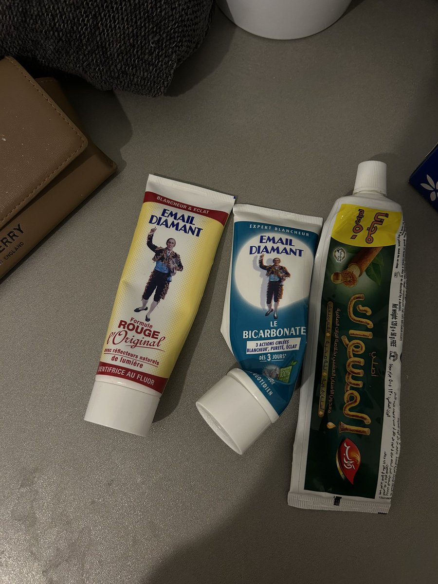 lachienn3te's tweet image. vous voulez les dents blanches alterner entre les 3 lvrt