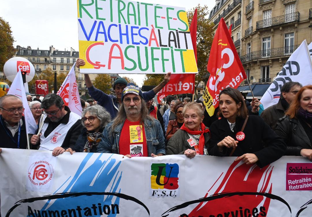 Voltuan's tweet photo. #Manifestation #Retraites #PLFSS #Budget #JusticeSociale #Social #Paris #6Nov2025 / #voltuanreddé #Voltuan activiste international avec #SophieBinet #CGT @BinetSophie @lacgtcommunique @afpfr @julienbellver @ArthurDelaporte @VenturaAlba @NPolony @cgtcheminots @CgtTuifrance https://t.co/tcPYnuMhVQ
