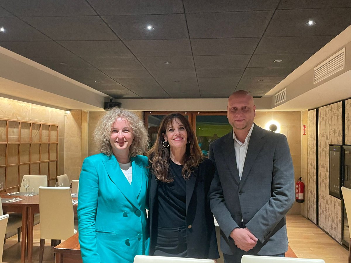 🍽️ Nueva ubicación para un referente de la hostelería local.
El restaurante Waska abre sus puertas en la calle Ortiz de Zárate, en una etapa liderada por Carlos Dávalos, con un espacio renovado que suma dinamismo y calidad a la oferta gastronómica de Vitoria-Gasteiz.