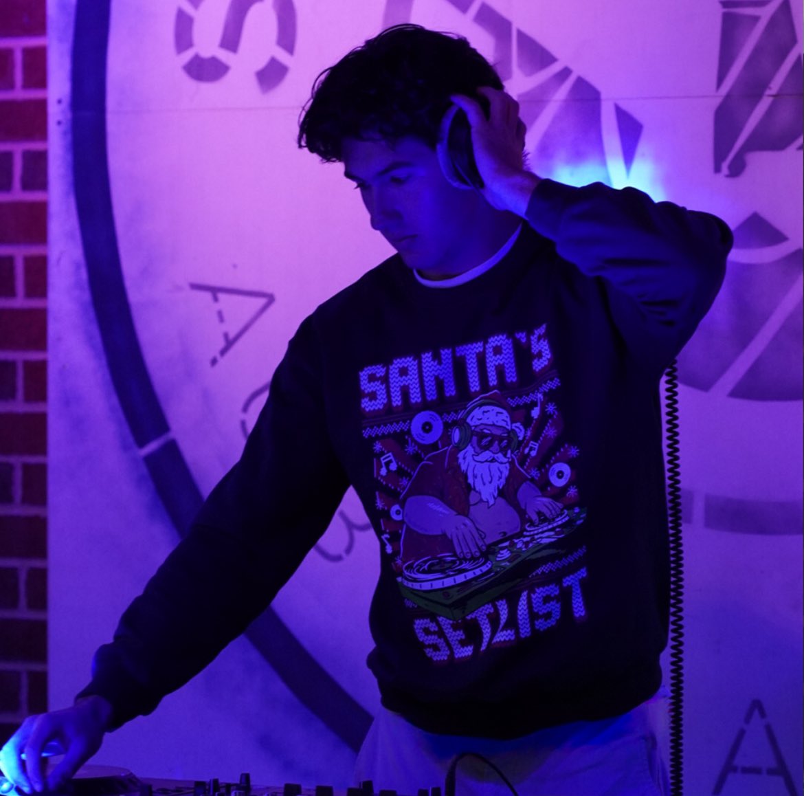 barstool_lax's tweet photo. Our new ugly sweater merch is live Eagles ⬇️⬇️⬇️

https://t.co/lPZhxfdnt9 https://t.co/HcMTSbAJ90