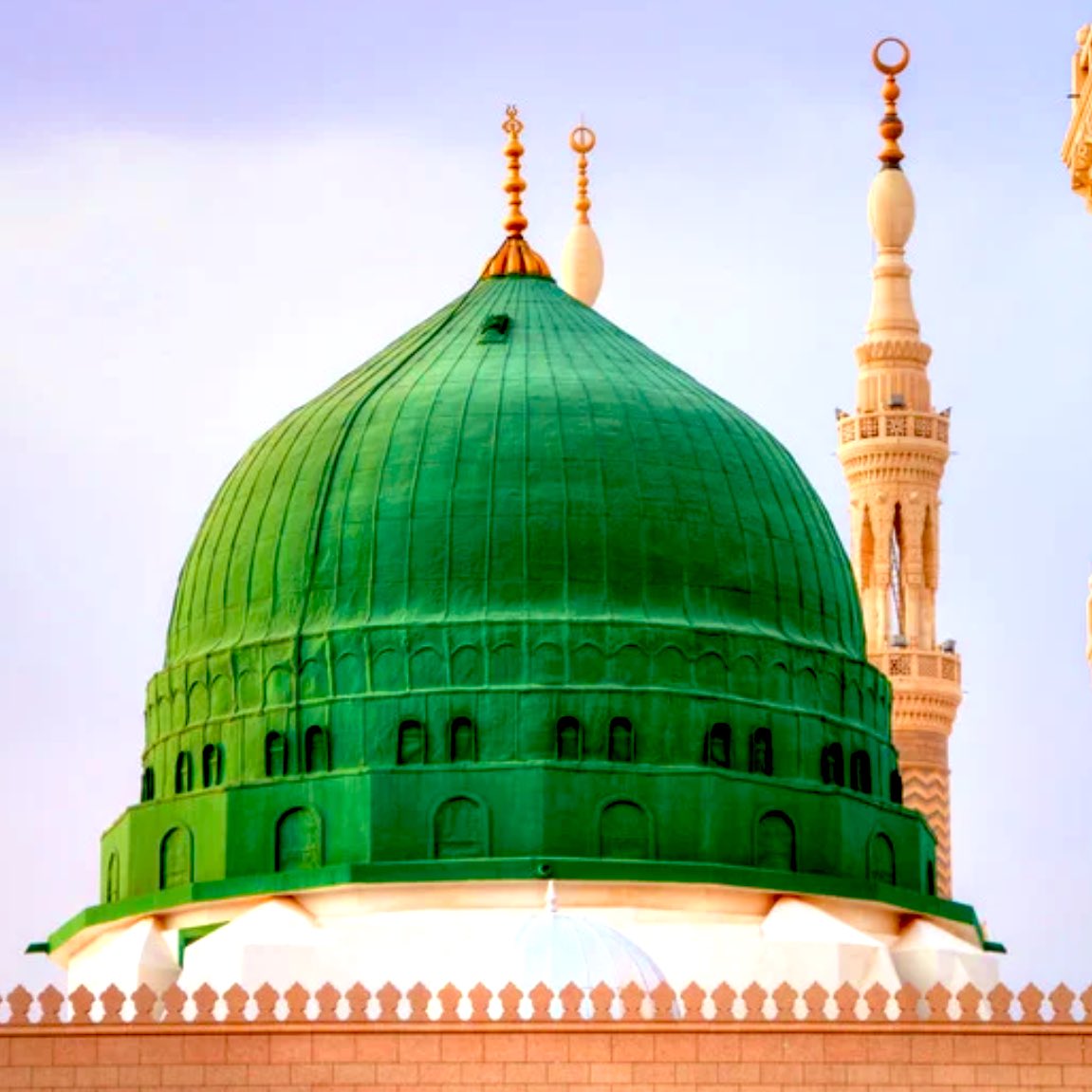 Şimdi sen de 1 salavat getir: 
Allahümme salli alâ seyyidinâ Muhammedin ve alâ âli Muhammed.

Sonra bu gönderiyi paylaş, Habibullaha milyonlarca salavat getirelim.