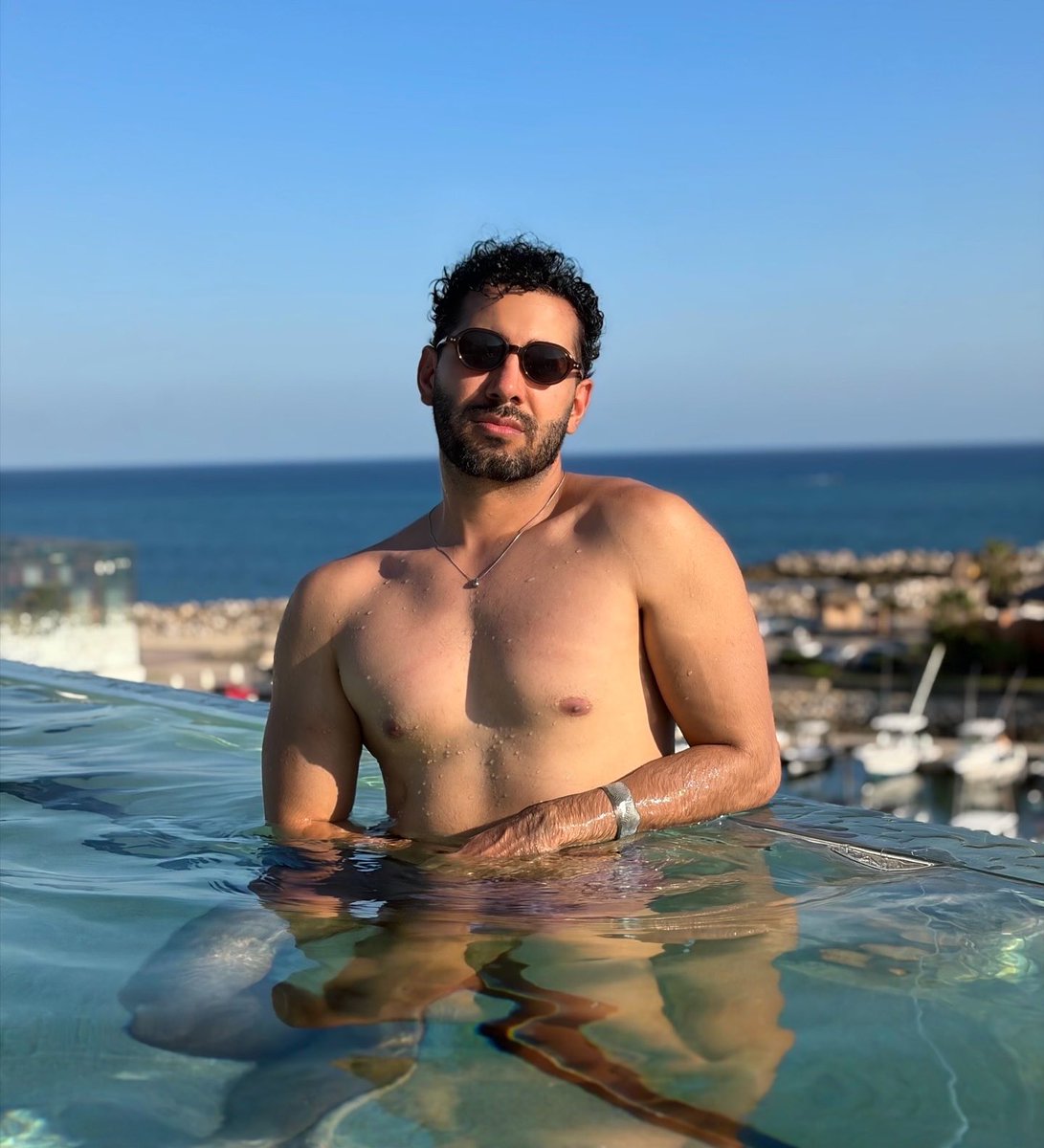 christian_r_ch's tweet image. #NuevaFotoDePerfil 🏝️