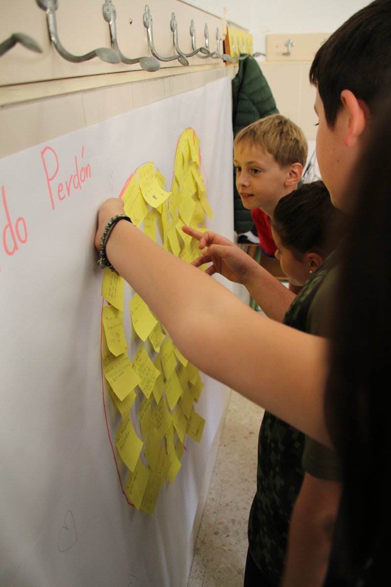 SAFAAlcala's tweet image. El perdón una de las máximas del cristianismo: Jesús nos llama a perdonar y nos perdona 🙏

¡Momentos inolvidables de crecimiento, empatía y reflexión! 

#LibresParaServir ❤️ #EnTodoAmarYServir 
#YoSAFAAlcaláLaReal #YoConSAFA 🤍💙 #Convivencias #Perdón
@fundacionsafa @educsi 😍