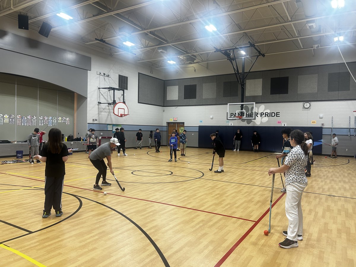 HPEwithMissB's tweet photo. So much fun having Coach Bacon from KC Field Hockey this week! Students learned how to pull, pass, and shoot. Nothing better than introducing them to sports they haven't heard of! https://t.co/9eEwO0rOPm