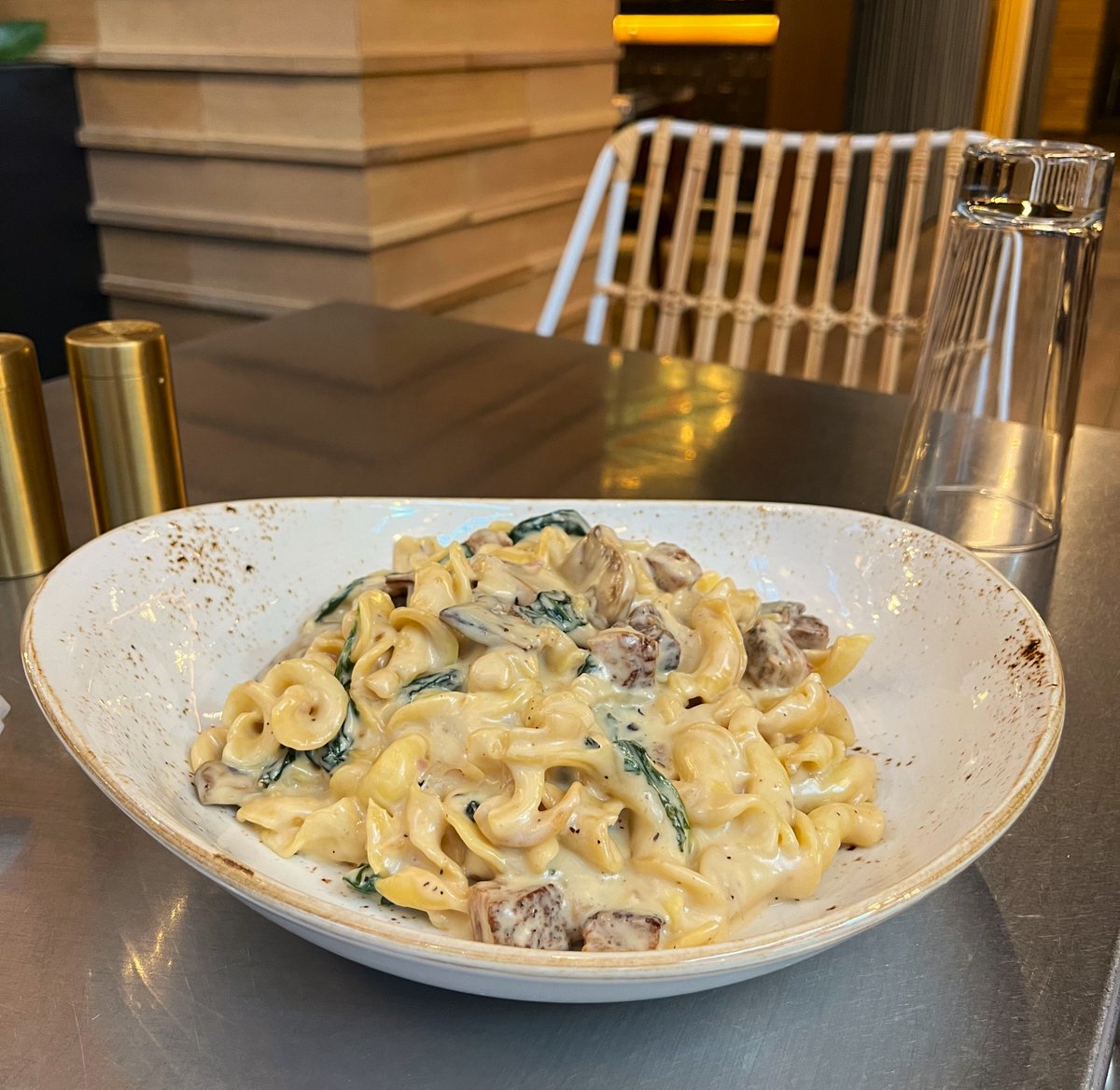 Craving that holiday feast without the cleanup?  We've got you covered. 
Gather around our table for soul-warming southern favorites that taste just like home. 

Book your spot: 
 spr.ly/60177OjMP