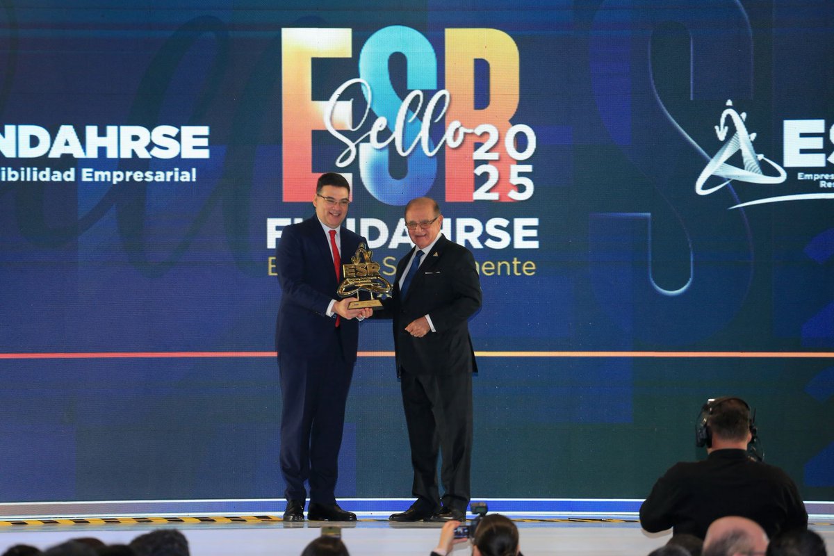 Por octavo año, <a href="/bancatlan/">Banco Atlántida</a> recibe de <a href="/FUNDAHRSE/">FUNDAHRSE</a> el Sello de Empresa Socialmente Responsable, un reconocimiento al compromiso continuo con iniciativas que fortalecen el bienestar y el desarrollo sostenible.
 #Sostenibilidad #GrupoFinancieroAtlántida