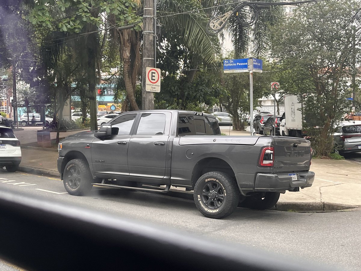 Ry6xs's tweet photo. (Lei da atração) um dia terei a minha. https://t.co/lVB84Nnq5X