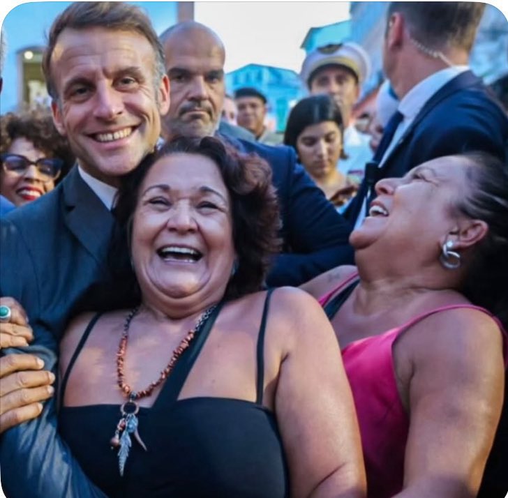 PauloVieiraReal's tweet photo. Se uma delas não chamar ROSE, eu pago a multa 

que imagem maravilhosa 

LOBAS! https://t.co/HXcyrATAlz