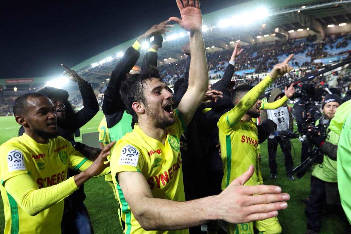 ActuFoot_'s tweet image. 🚨 OFFICIEL ! 𝗟𝗘́𝗢 𝗗𝗨𝗕𝗢𝗜𝗦 🇫🇷 𝗔𝗡𝗡𝗢𝗡𝗖𝗘 𝗦𝗔 𝗥𝗘𝗧𝗥𝗔𝗜𝗧𝗘 𝗔̀ 𝟯𝟭 𝗔𝗡𝗦 ! 👋

Quatre saisons passées à l’OL et quatre au FC Nantes, plus de 350 matchs en pro. 👏

Il aura également remporté la Ligue des Nations avec les Bleus. 🏆