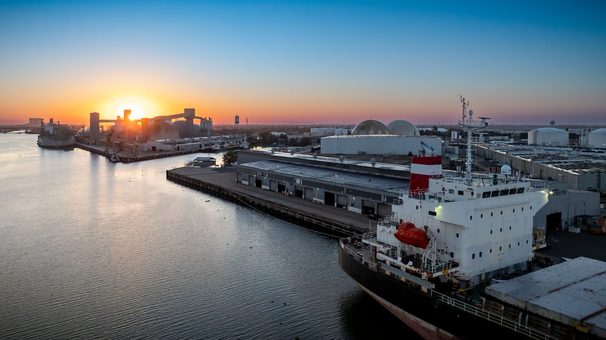 The Port of Stockton received the GFOA Certificate of Achievement for Excellence in Financial Reporting for the 25th consecutive year. 👏

Huge thanks to our Finance &amp; Accounting team for their dedication and commitment to transparency and excellence! ⭐️

portofstockton.com/port-of-stockt…