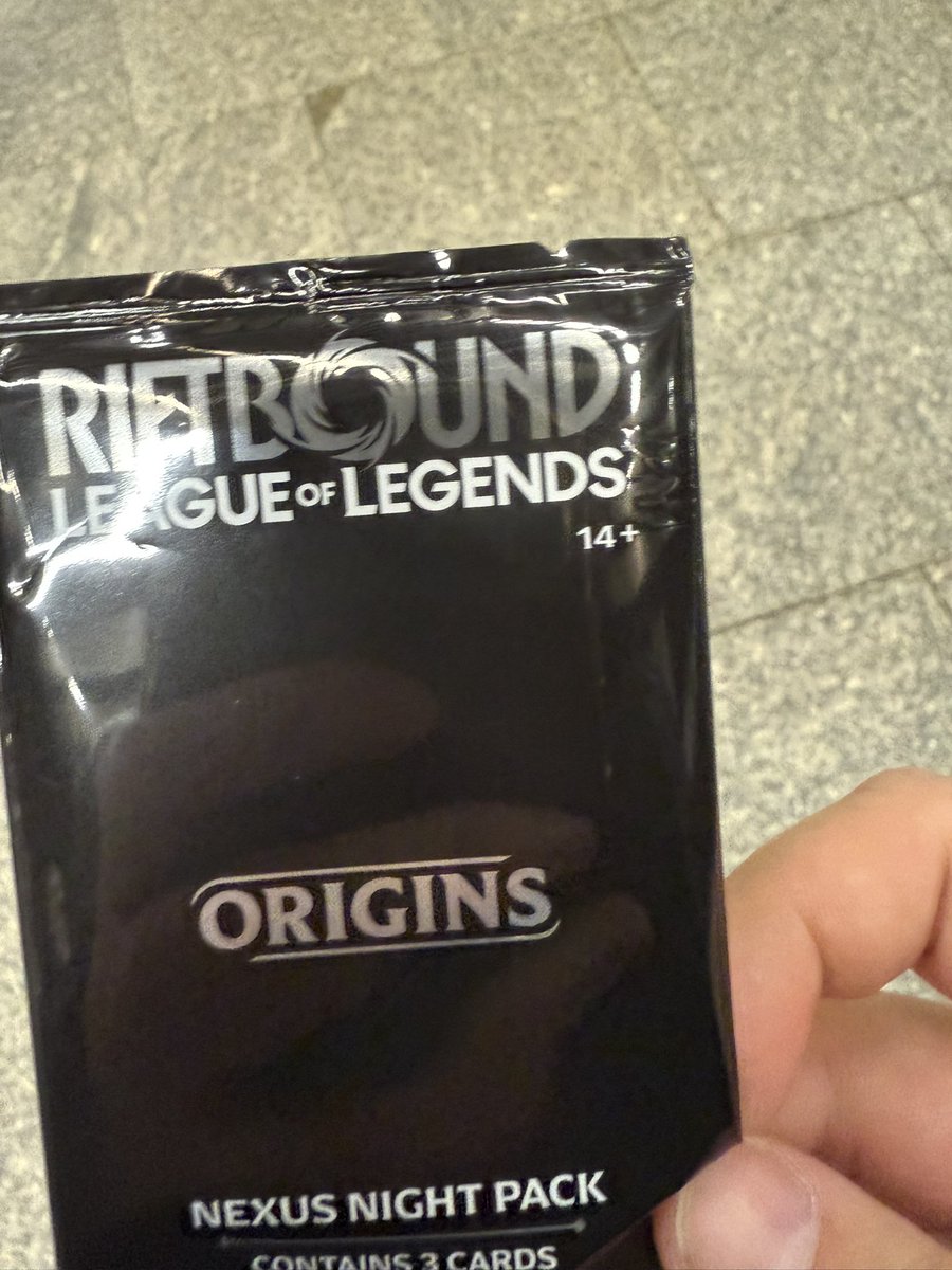 AlanzqTFT's tweet image. Looks like promo packs for nexus nights are promo rune+promo rare+promo uncommon, about to open 3rd pack and so far this is the distribution