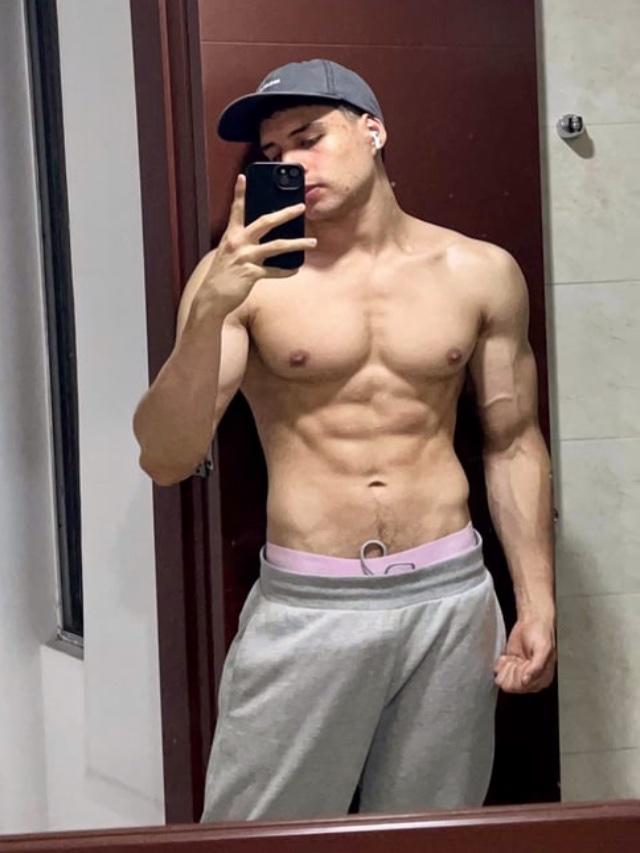 manugutii9's tweet image. volviendo de entrenar con mucha calentura encima dioss, alguien q me ayude a deslecharme