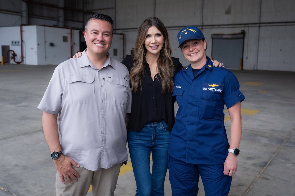 EnvoyNoem's tweet photo. During my trip to Ecuador, I congratulated several @USCG crew members of the U.S. Coast Guard Cutter Stone for an incredible—and record setting—patrol. By interdicting nearly 25 tons of drugs, these brave men and women are helping us defeat the narco-terrorists who threaten our nation and poison our citizens.