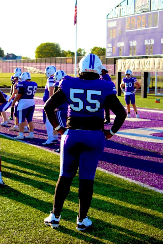 Here's my full Senior Season Highlights And Stats

Pos: TE/DT/DE

Height: 6'3

Weight: 300

GP: 10 (1 missed game due to knee injury)

Tackles:12

TFL:2

Sacks: 1.5

Pancakes :5

hudl.com/v/2Sx7Bs