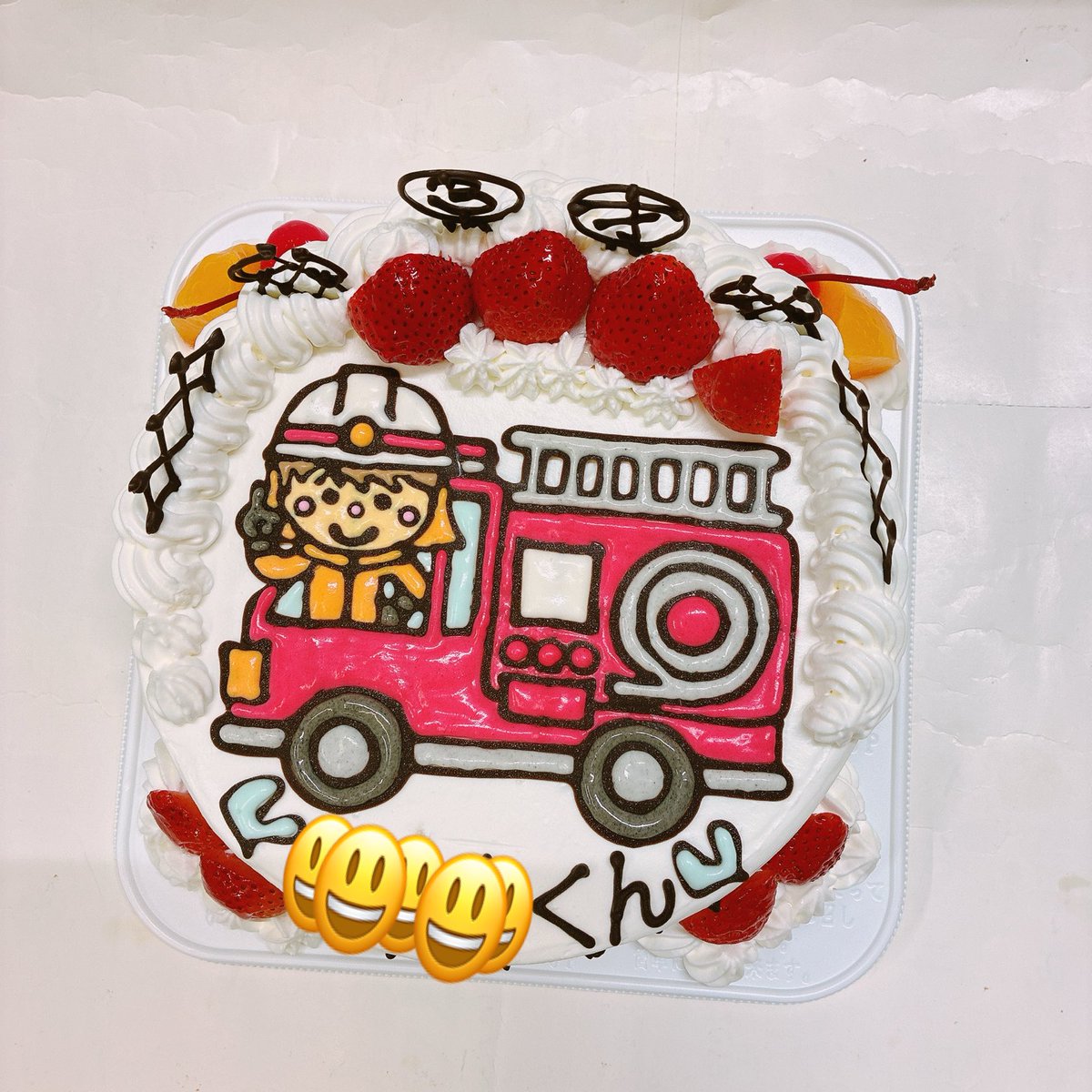 kami_kishindo's tweet photo. いつもありがとうございます‼️。
①消防車
②マカロン
③祝18才
④オーダーケーキ🍰
#喜進堂 https://t.co/vodS6CSI9J