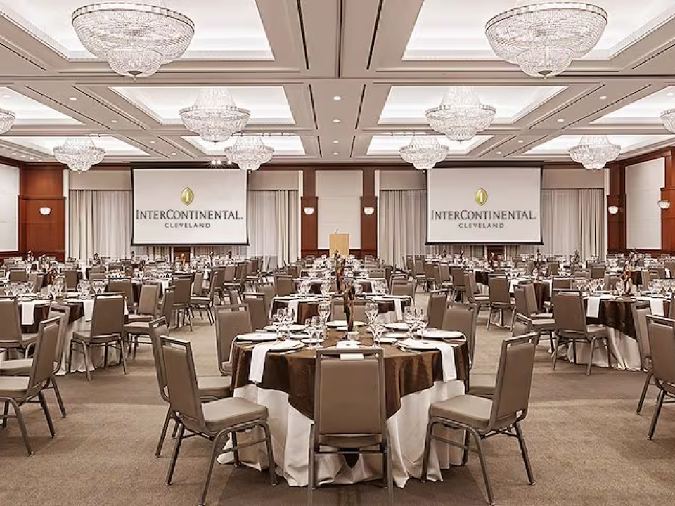 InterConCLE's tweet image. Host your next event in our stunning ballroom, featuring 8,800 sq. ft. of space. Ideal for conferences, weddings, and celebrations, all in a sophisticated setting. #InterConCLE #Cleveland #Ohio #MeetWithConfidence #SustainableMeetings 
bit.ly/40XQqTF