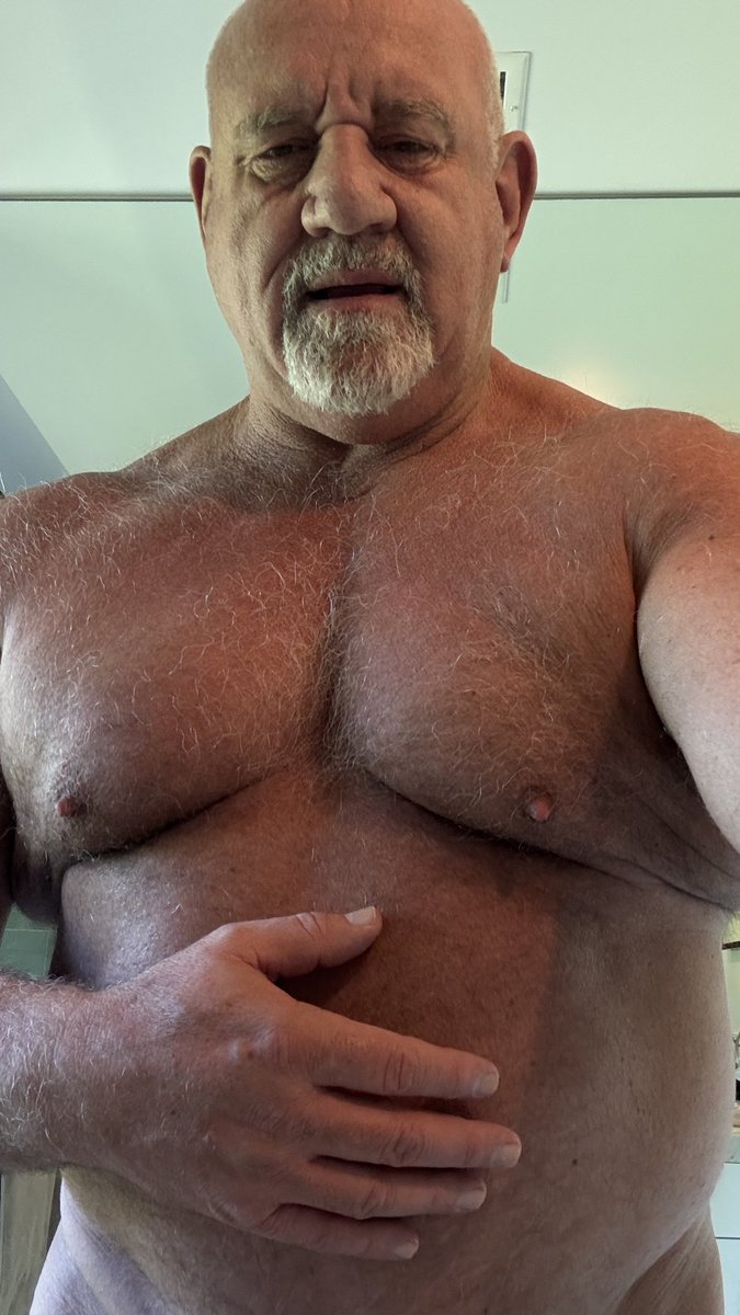 Offf şöyle bir adam olduda istemedik mi. Neler yapılır bu adamla 😋😋
#olgunadam #oldm #oldman