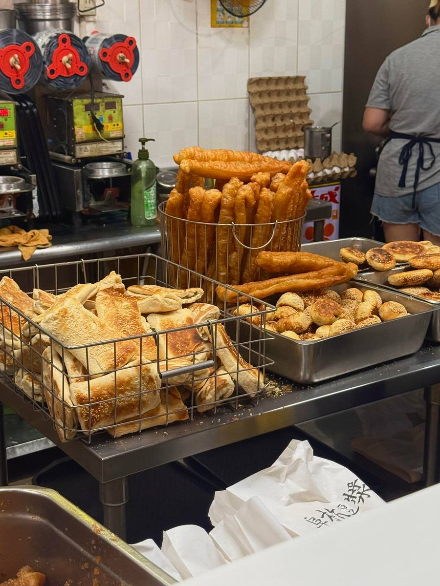 You’re up early—you need a good dose of energy to start the day! 💪