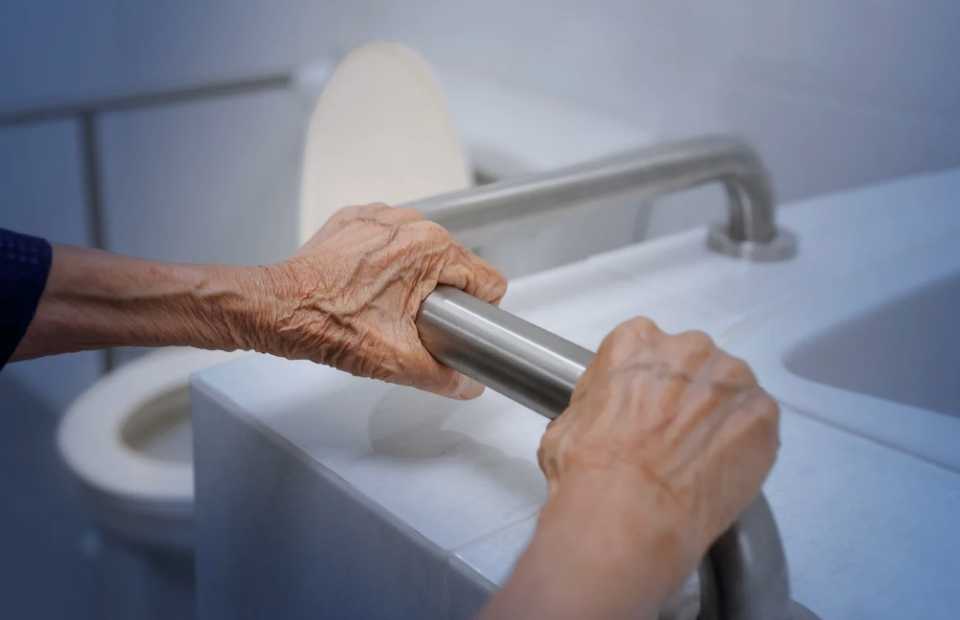 Cómo prevenir las caídas de las personas mayores durante la primavera sin limitar su autonomía portalredsalud.cl/2025/11/06/com… a través de <a href="/PortalRedSalud/">Portal Red Salud Noticias®</a>