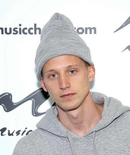 KING_MK_001's tweet photo. Many of you don’t know him but he saved my life.❤️@nfrealmusic https://t.co/KCE0CnfCyL