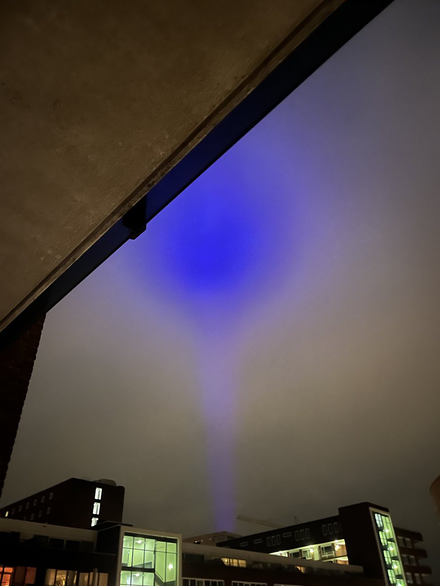 Iemand enig idee wat dit is? Net genomen boven ⁦<a href="/MercureAfoort/">Mercure Amersfoort</a>⁩ Trok van Zuid naar Noord en vrij snel. ⁦<a href="/Gem_Amersfoort/">Gemeente Amersfoort</a>⁩ ⁦<a href="/POL_Amersfoort/">Politie Basisteam Amersfoort</a>⁩  #ufo #blauwlicht