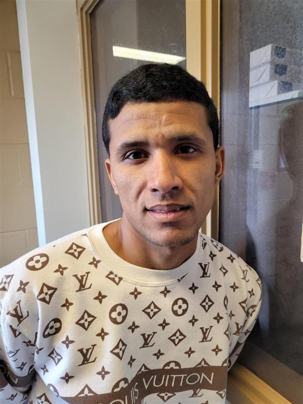 🚨Real-life SICARIO for the violent Tren de Aragua gang arrested in Chicago!🚨

In addition to being a hit man and ranking member of the foreign terrorist organization Tren de Aragua, he’s also suspected for being involved in drug trafficking from Peru.

Designer clothes can’t