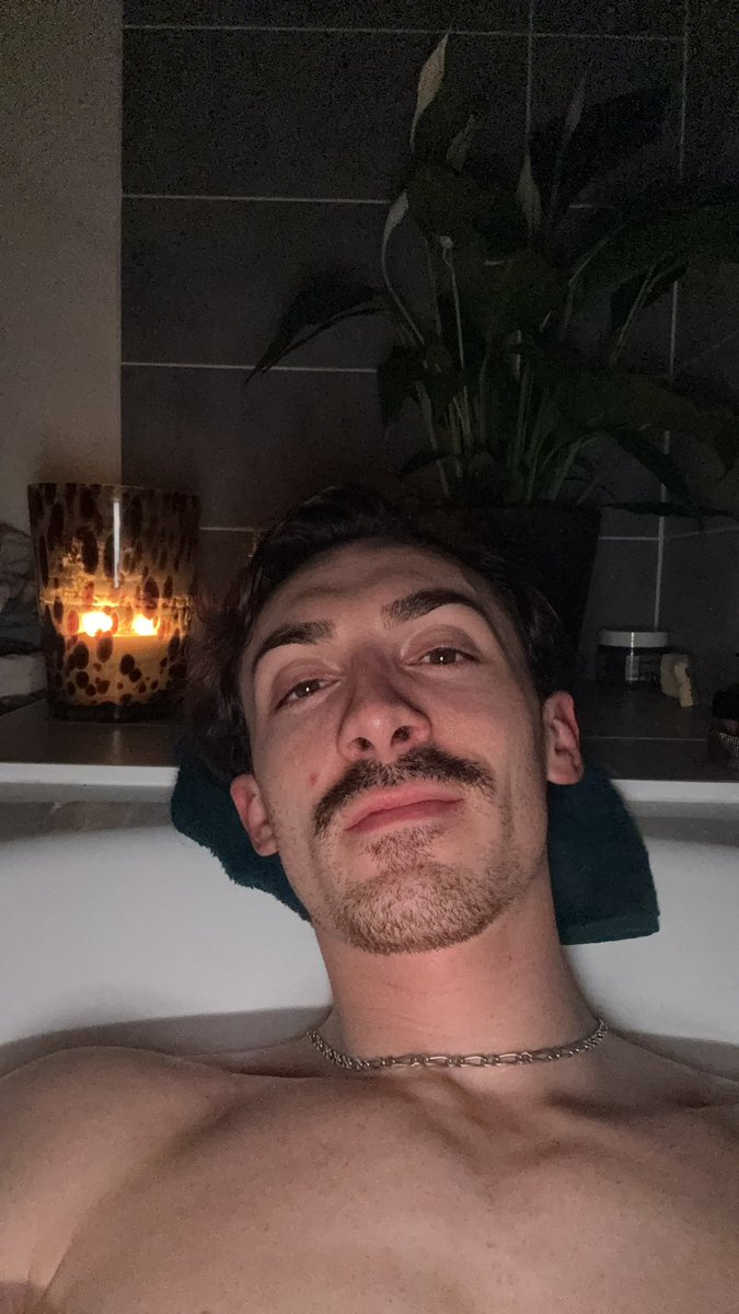 fitfire33's tweet photo. Bath Time 🔥🔥🔥 https://t.co/h3JzEYMRKl