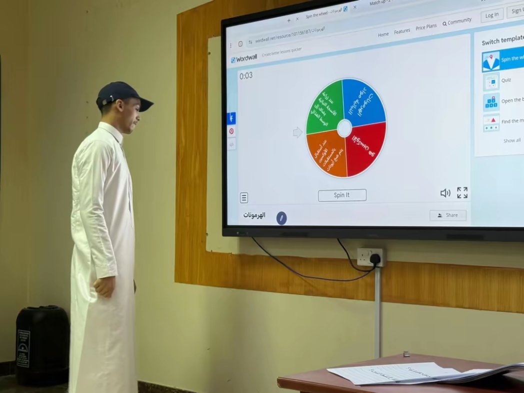 ثانوية الجامعة الأهلية 
( درس نموذجي )
هرمونات النباتات واستجاباتها 
١. تحديد الأنواع الرئيسية لهرمونات النبات 
٢. شرح كيف تؤثر الهرمونات على نمو النباتات