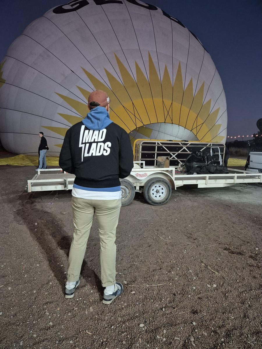 troubleonmymint's tweet image. Some lads fud, others fly on balloons above the Aztec temples