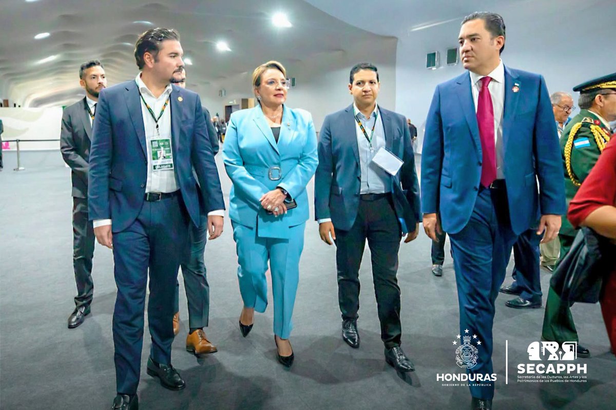 SECAPPH's tweet image. #SECAPPHINFORMA ​¡Honduras lidera la voz del Sur Global! 📢

​Desde el corazón del Amazonas, la Presidenta Xiomara Castro (@xiomaracastroz) alzó su voz en la #COP30 con un poderoso llamado a la Justicia Climática y a la soberanía de los pueblos.

​Honduras se consolida como…