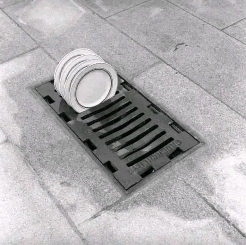 احفظ قيمتك...فليست كل الأماكن تستحق أن تكون جزءًا من صورتها...✍🏻