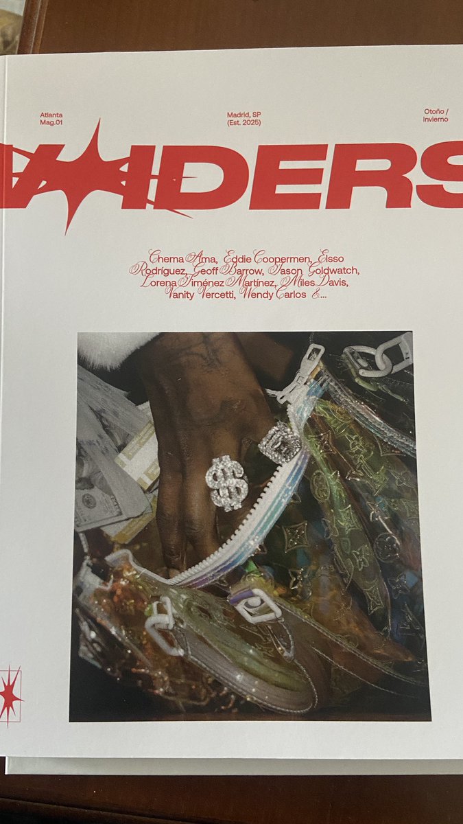 Bajo mi opinión creo que a este a proyecto de <a href="/MadridPimps/">Madrid Pimps</a> con “Voiders” hay que darle todo el amor que se merece. Llena un hueco que existía y aspira a ser referente cultural de la movida. Cuidada y con contenidos centrado en los márgenes. Mis diez.