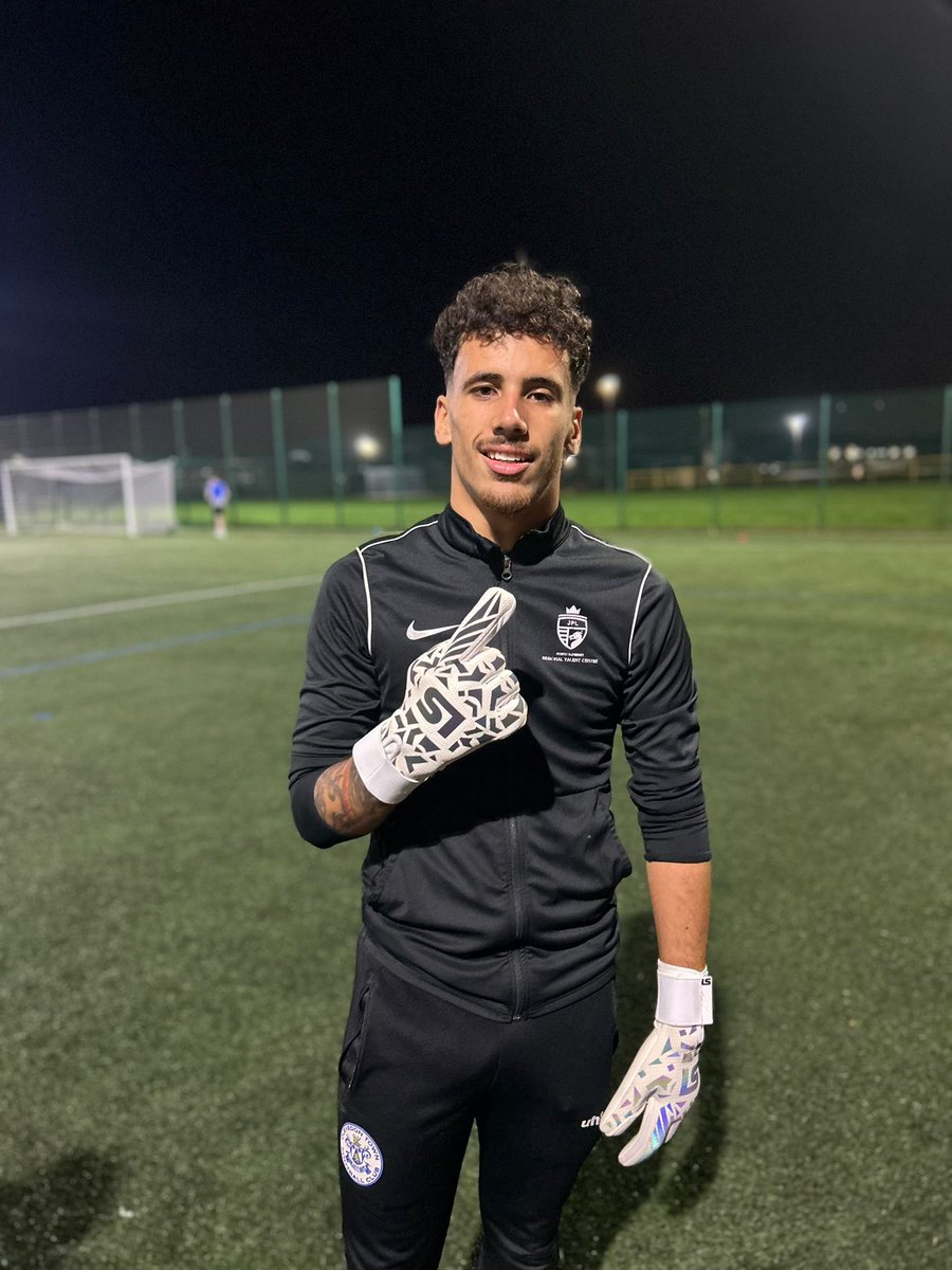 Thanks <a href="/S1_Goalkeeping/">S1 Goalkeeping</a> for sorting me out with some gloves, top first session trying them out 🧤