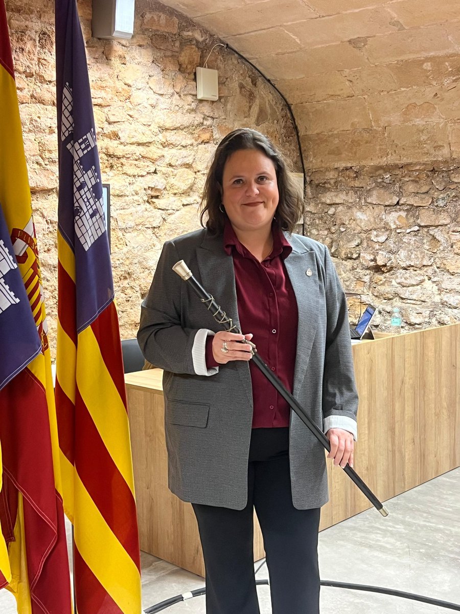 MESperCapdepera's tweet photo. NÚRIA GARCIA INVESTIDA NOVA BATLESSA DE CAPDEPERA

✊🏻 La primera vegada que l'esquerra sobiranista de Capdepera ostenta la batlia. Un fet històric per a la nostra agrupació.

👏🏻 Enhorabona Núria! Per un mandat de feina incansable pel nostre poble, cultura i identitat! https://t.co/O5xDN9aG6U