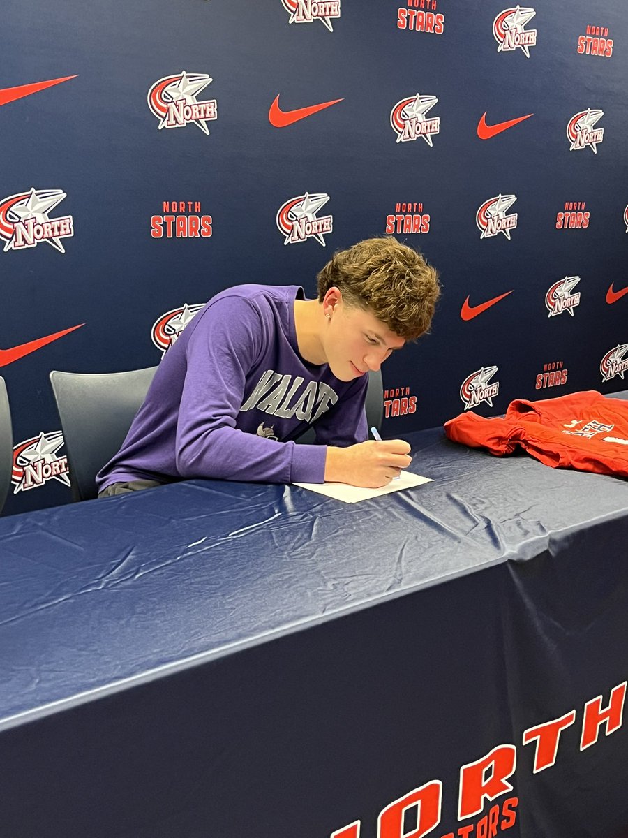 e_kadyn1's tweet photo. Its official, im a warrior! Knew this place was going to be home since day one and im looking forward to grinding!💜🖤@CoachDennisWU @CoachChapaWUDB https://t.co/u8yNdFTdcI