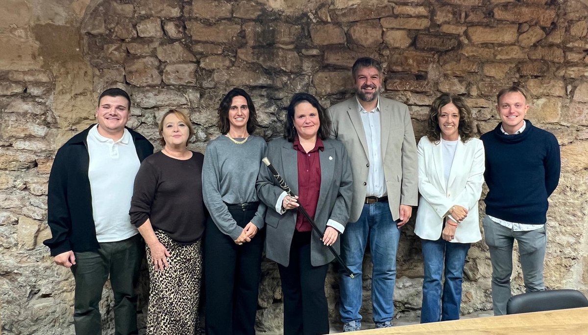 MESperCapdepera's tweet photo. NÚRIA GARCIA INVESTIDA NOVA BATLESSA DE CAPDEPERA

✊🏻 La primera vegada que l'esquerra sobiranista de Capdepera ostenta la batlia. Un fet històric per a la nostra agrupació.

👏🏻 Enhorabona Núria! Per un mandat de feina incansable pel nostre poble, cultura i identitat! https://t.co/O5xDN9aG6U