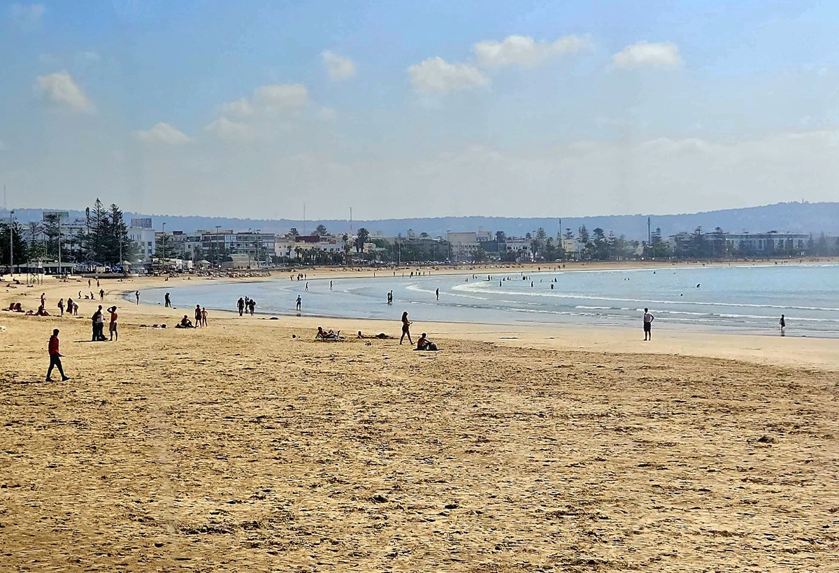 Spending afternoon in the port city of Essaouira in western Morocco with strolls by the beach, the port &amp; the medina. Having lunch, including sardines with traveling companions of GENTE da NOSSA tv. Learning about benefits of argan oil products.
#GenteTV #Morocco #Essaouira