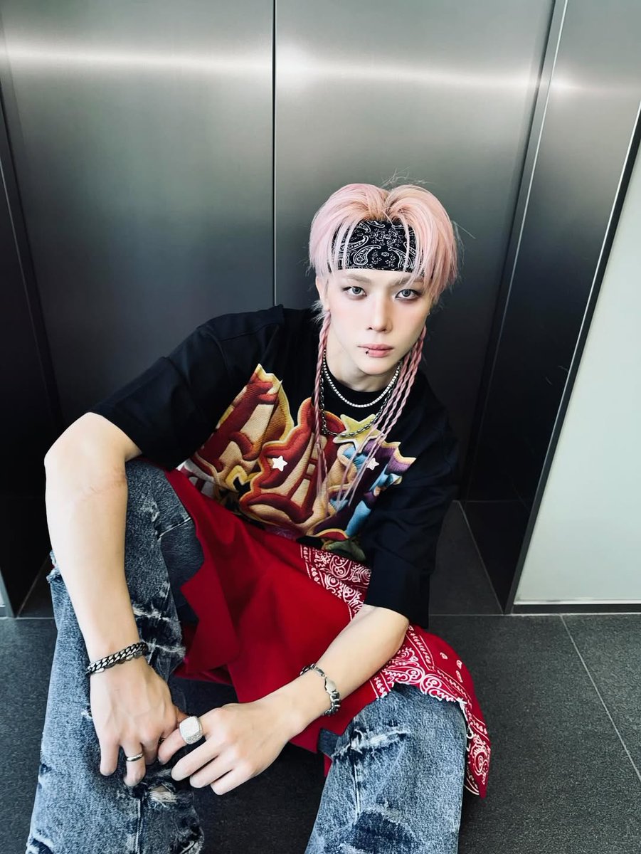 NicholasFanbase's tweet photo. 🍓 INSTAGRAM 110625

"Like a Rockstar🔥"

#BacktoLife #andTEAM #앤팀 
#NICHOLAS @andTEAM_members https://t.co/UEfraM32CP