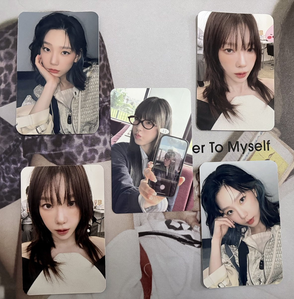 JIEUNTAEYEON's tweet photo. FEEDBACK SUPER HIPER MEGA POSITIVO pra @taeggrina que me vendeu todas essas taeyeons!!! o processo inteirinho foi super tranquilo, chegou tudo extremamente rápido, bem protegido e ainda cheio de brindes!!!
recomendo demais comprar com a Lari 🤍 https://t.co/wKiawPFAUQ