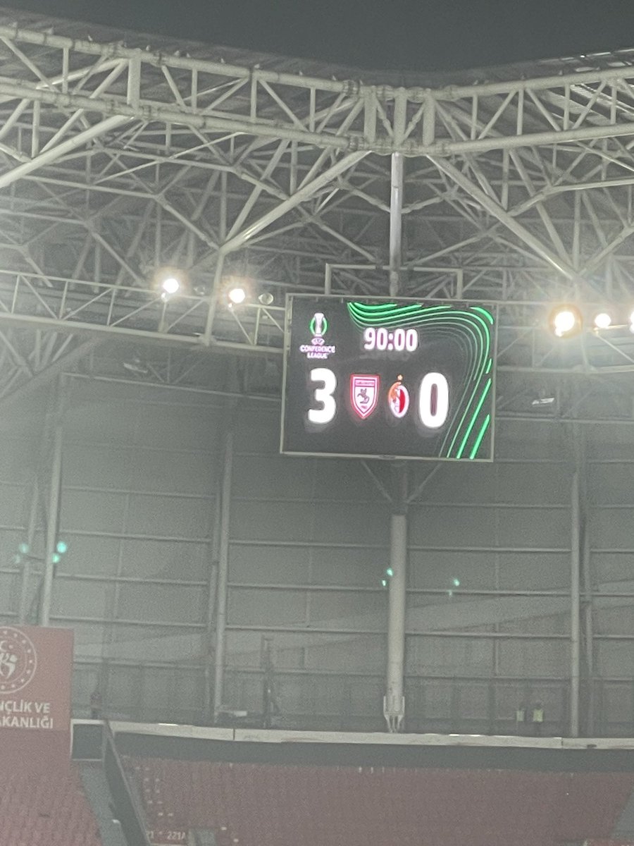 EMRAHMUTLUOGL55's tweet photo. Şuraya konferans ligi liderlik maçı anımı bırakıyorum ilerde anlatacaklarım var 
Alemin kralı 🔴⚪️🔴⚪️ https://t.co/nzn9C3lid7