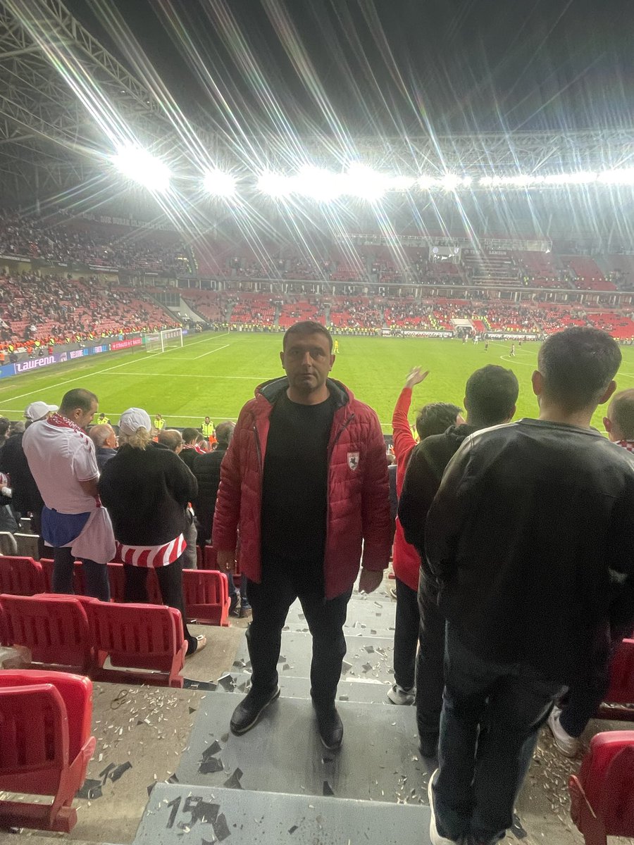 EMRAHMUTLUOGL55's tweet photo. Şuraya konferans ligi liderlik maçı anımı bırakıyorum ilerde anlatacaklarım var 
Alemin kralı 🔴⚪️🔴⚪️ https://t.co/nzn9C3lid7