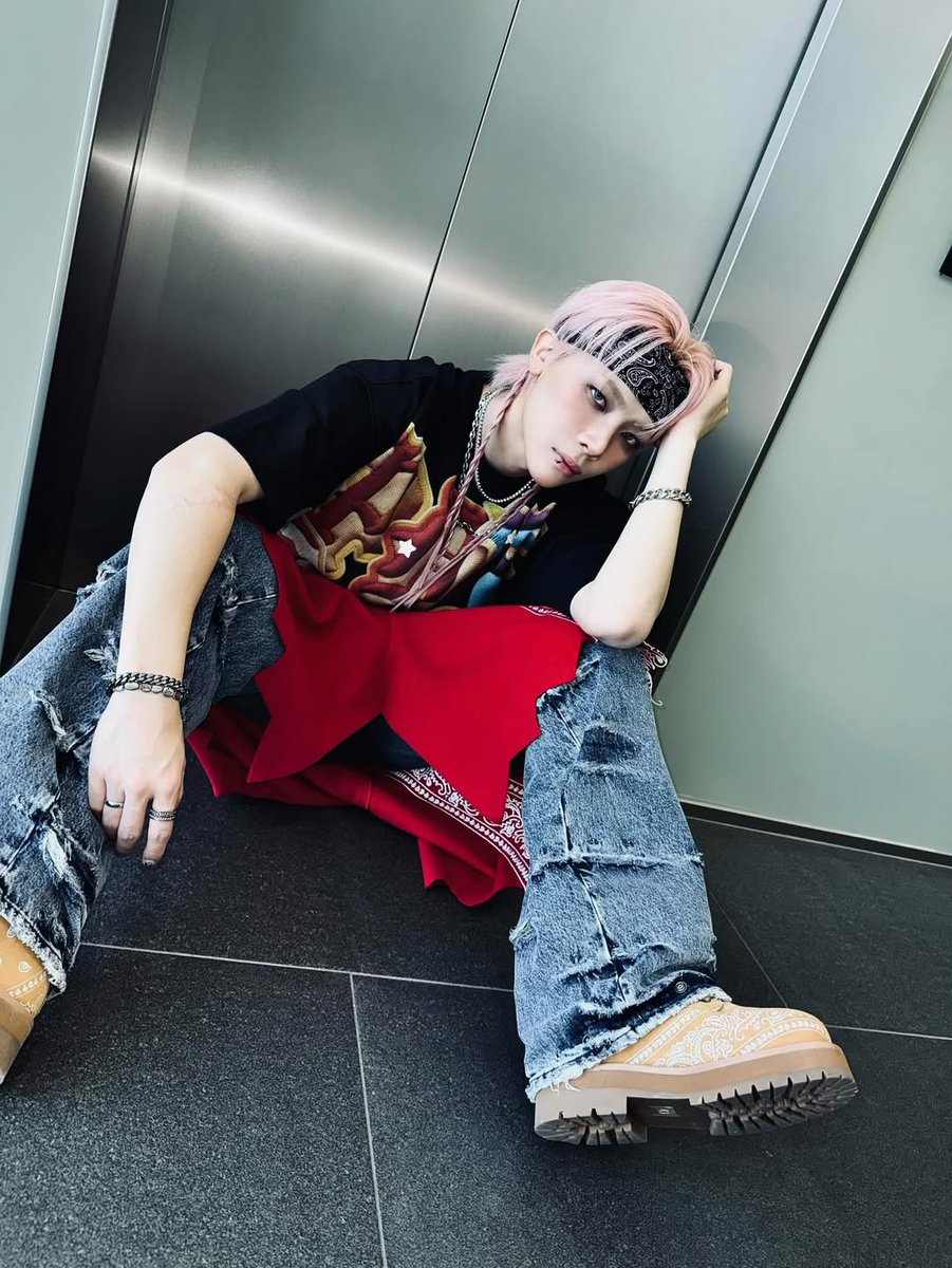 NicholasFanbase's tweet photo. 🍓 INSTAGRAM 110625

"THE SHOW✨"

#BacktoLife #andTEAM #앤팀 
#NICHOLAS #니콜라스 @andTEAM_members https://t.co/GZLAgtE4kb
