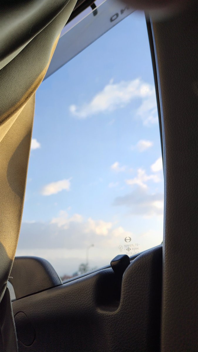 おはようございます、うーん、いい天気？