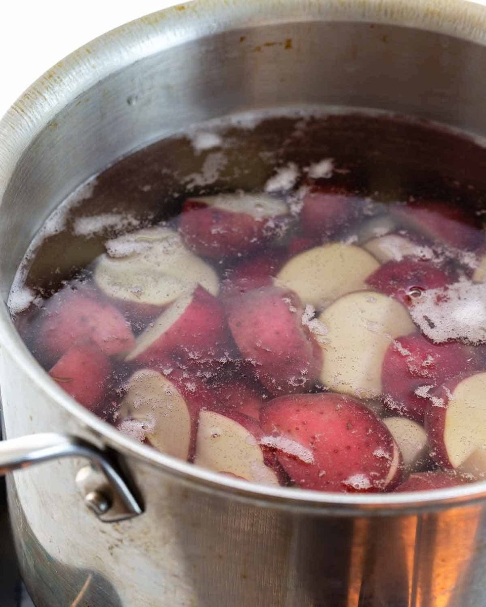 Jessica_Gavin's tweet image. Get ready for a Thanksgiving feast with our creamy and flavorful mashed red potatoes! The perfect side dish to complement your turkey. #Recipe: 👉 jessicagavin.com/mashed-red-pot…

#mashedredpotatoes #thanksgivingfood #thanksgivingdinner #potatosides #holidaycooking #comfortfood