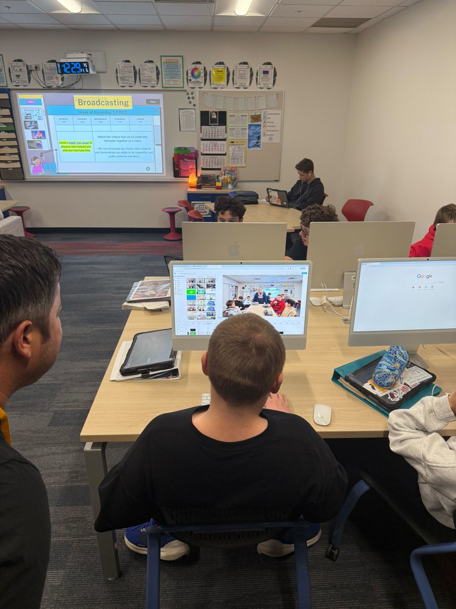 WeVideo's tweet image. Loved our visit to Emerson Middle School in @D64News today! 🎥 Students are using WeVideo to bring their ideas to life — from concept to screen. So much creativity and collaboration along the way. Thanks for having us! #EdTech #WeVideo #MiddleSchoolMagic